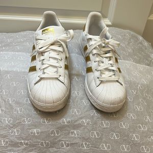 Adidas Superstar J Sneaker B39402 White/Gold Youth size 6